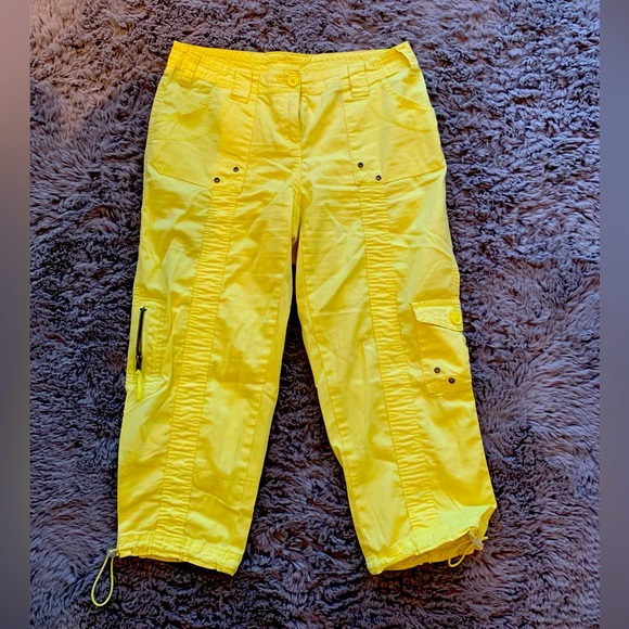 ☀️ YELLOW CAPRIS JOGGERS - Picture 2 of 5